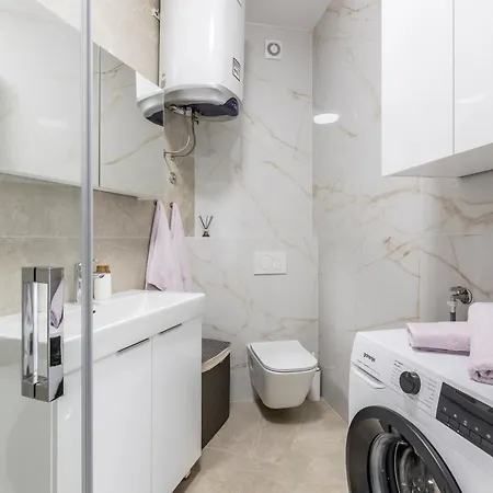 Apartment Ema 3 *